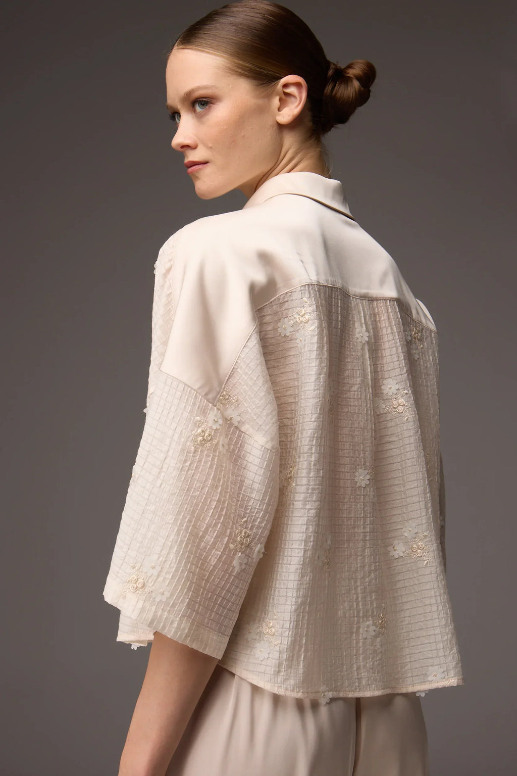 BM-1832 – 3D Floral Embroidered Silky Satin 6-Piece Bridal Set