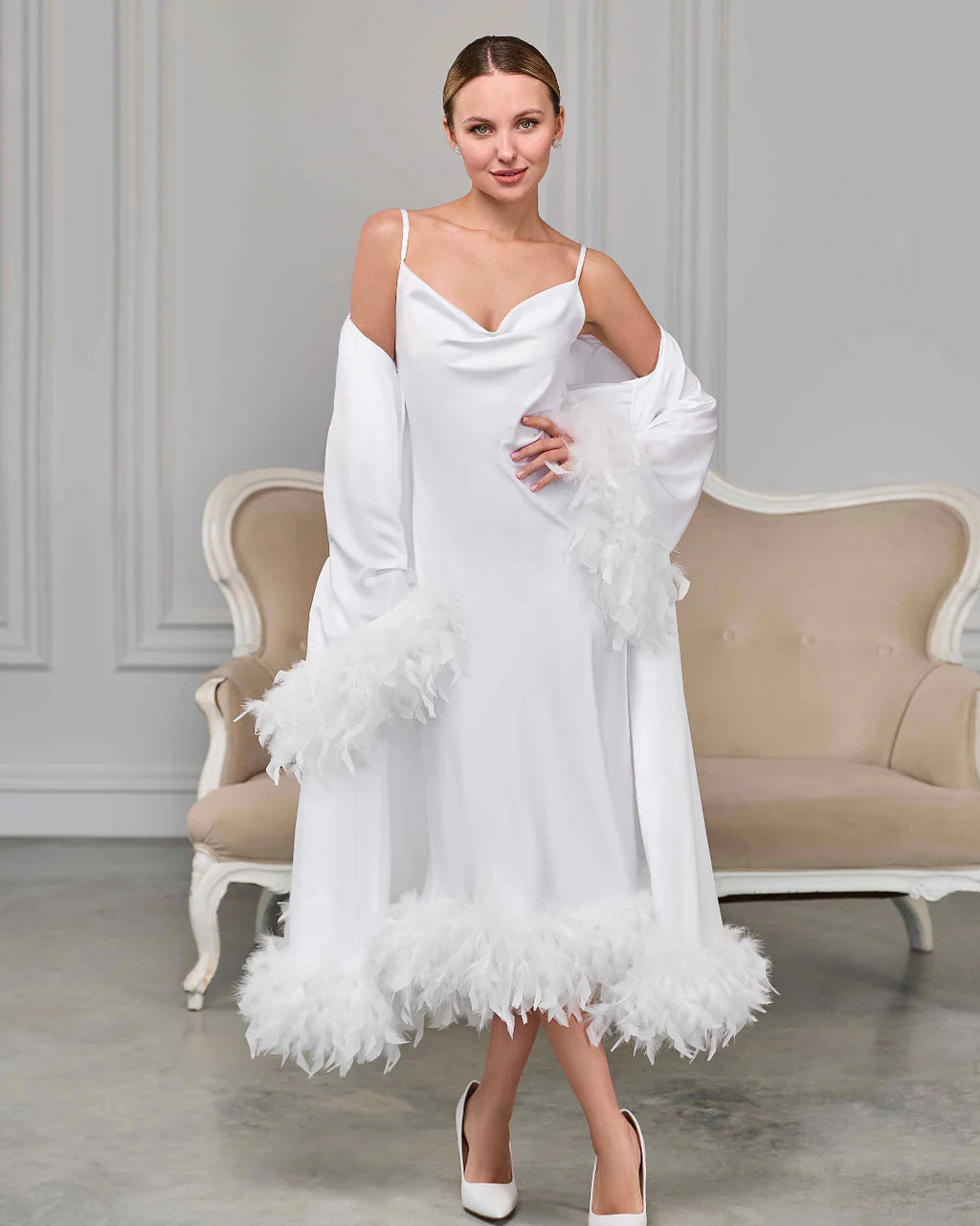 Elegant bridal robe set with feathers White – Made to Order