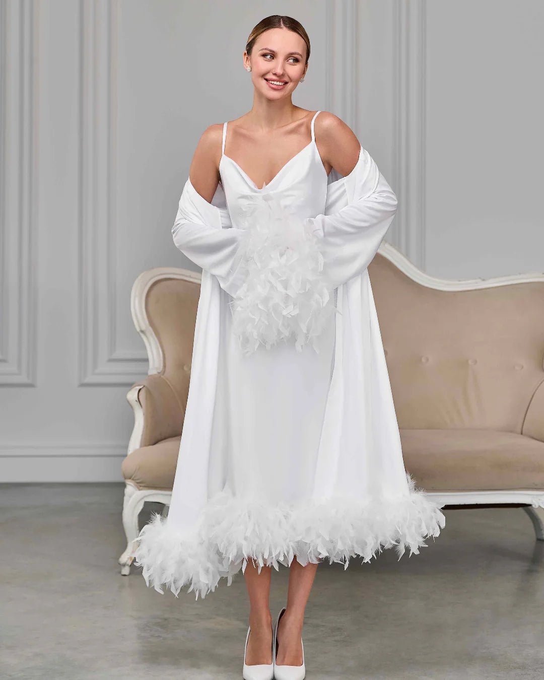 Elegant bridal robe set with feathers White – Made to Order