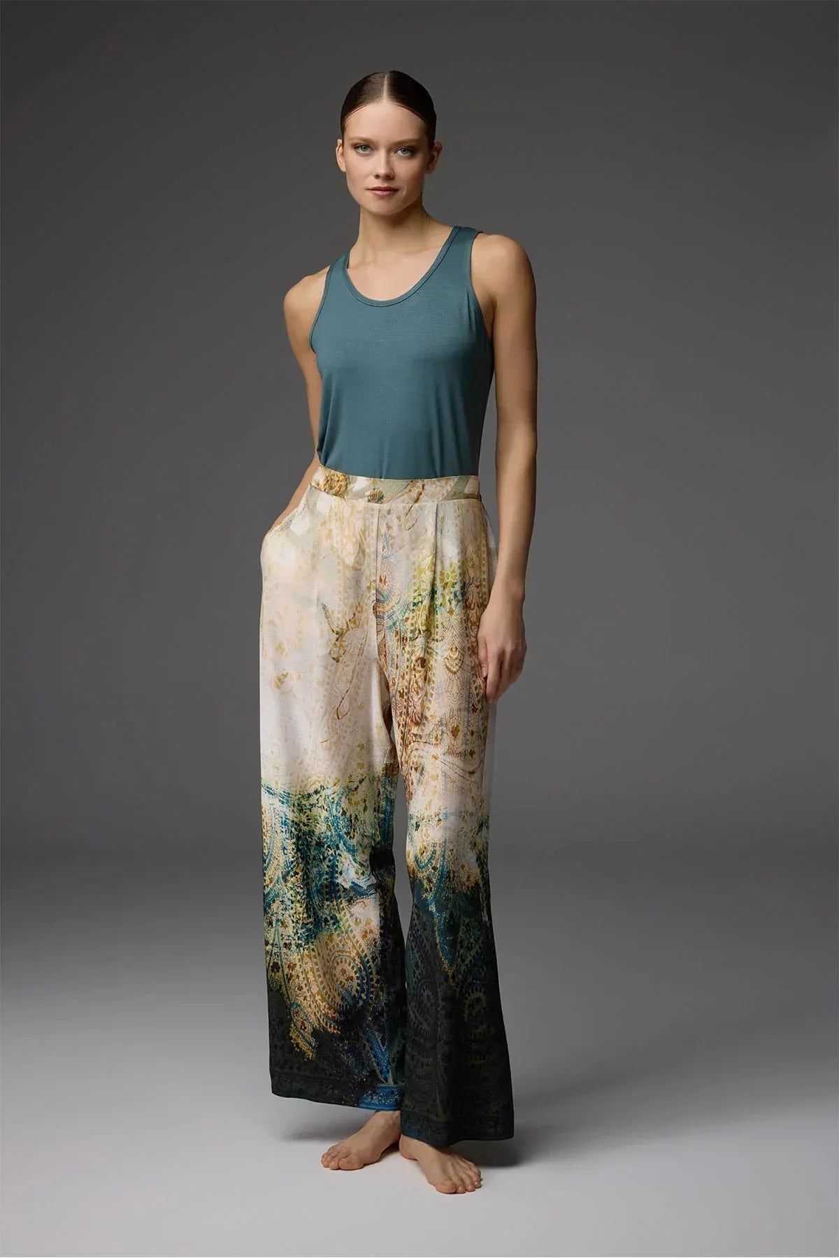 BM-1834 Viscose Robe, Bustier & Trousers — detail | Belle Bonjour