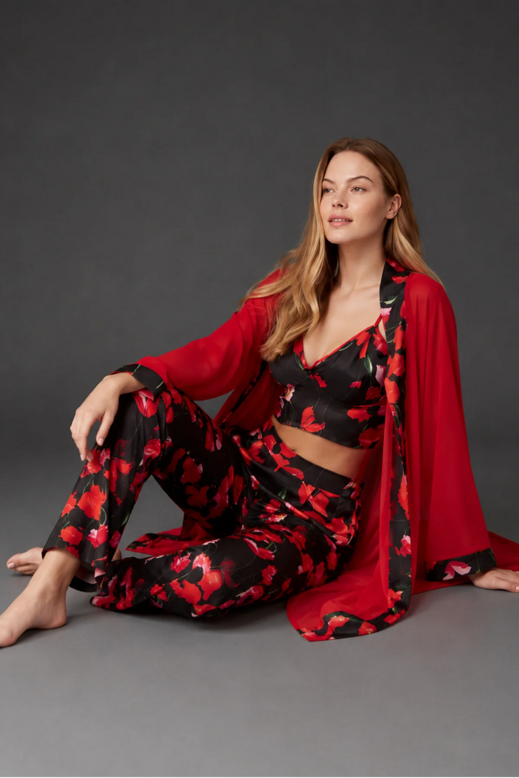 Red Floral Print 3-Piece Set 4004 LAROW – Fabric Print and Styling Detail | Belle Bonjour UAE