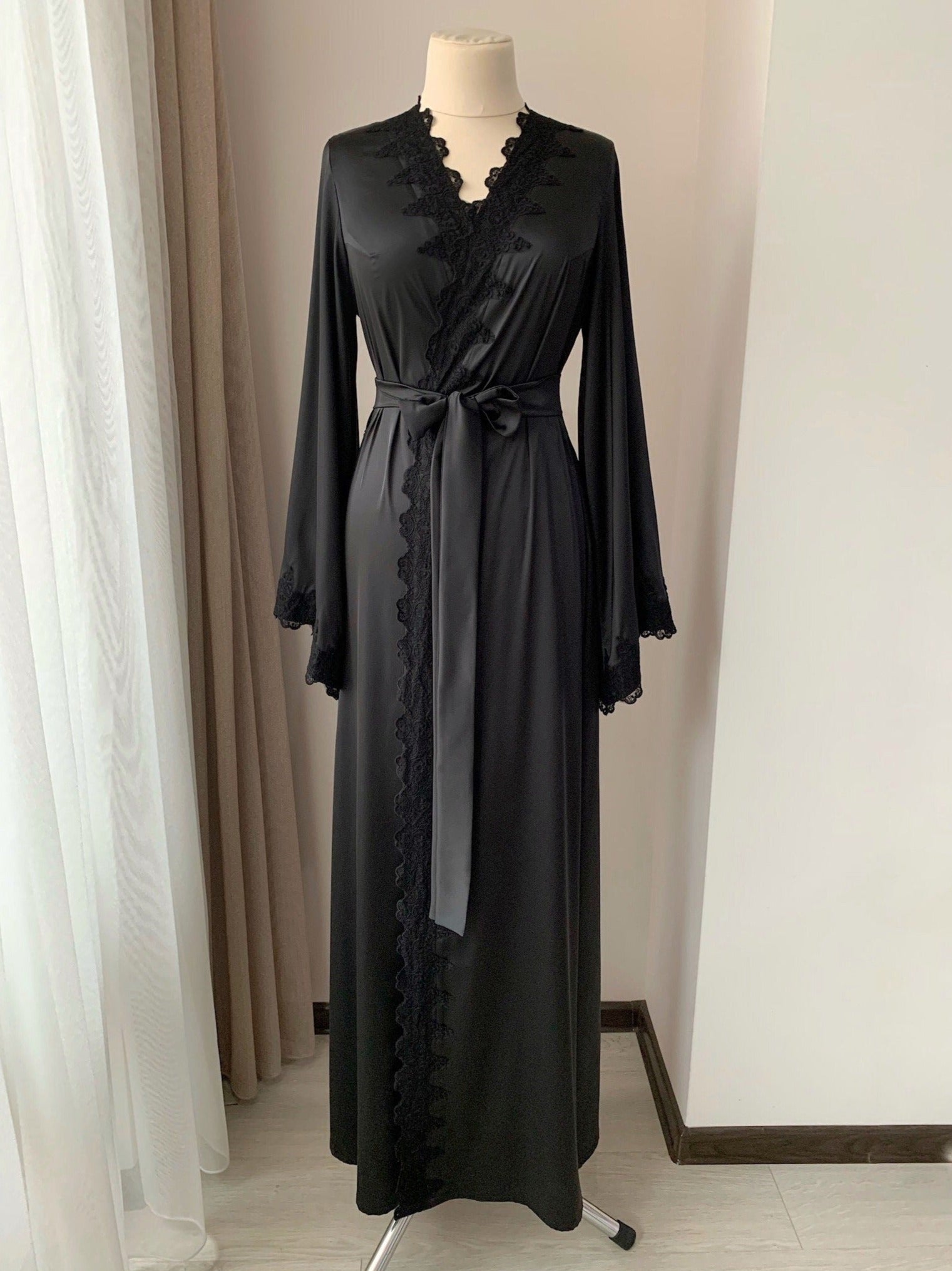 Black lace maxi robe detail
